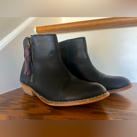 Tucker + Tate girls  booties - Picture 1 of 6